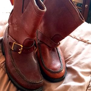 Size 9 dark brown mens Vibram boots